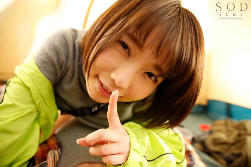 すぐそばに彼女がいるのにベロチュウ誘惑で強●中出し 戸田真琴 サンプル画像