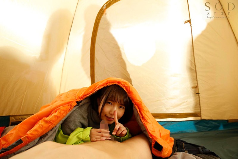 すぐそばに彼女がいるのにベロチュウ誘惑で強●中出し 戸田真琴 サンプル画像